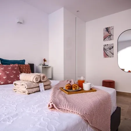 Phaedrus Living: Luxury Maisonette Lighthouse 60 Apartment *